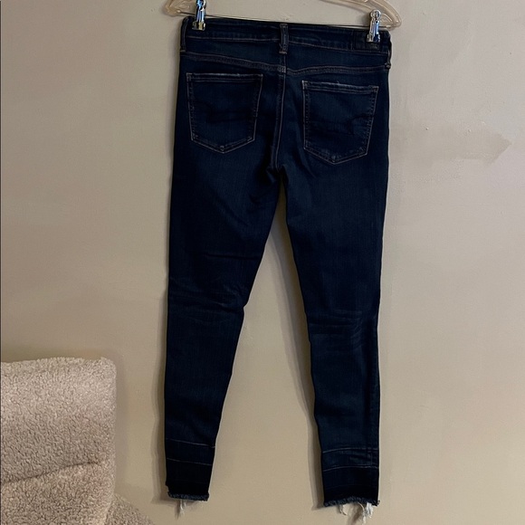American Eagle Outfitters Dark Wash Jegging Distressed Raw Hem Size 6 - Picture 4 of 13